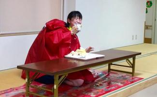 職員による二人羽織