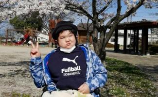 桜の前でハイ！チーズ！！