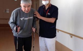 歩行訓練頑張ってまーす!(^^)!