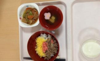 ３色丼ぶり　(#^.^#)