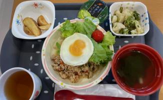 デザートのゼリーもさっぱりして美味しかったです☺