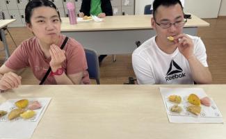 6種類のパンを食べ比べ中🎵