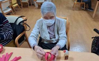 紙を貼り合わせて…