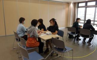 ハンドマッサージでリフレッシュ