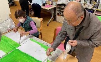 ムラが出ないよう塗っていきましょう。