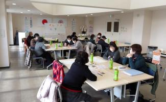 相談や談笑風景