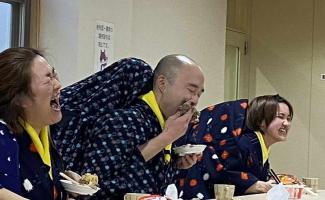 口に入りきらないって！