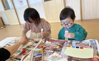 のりで貼っていくよ♪