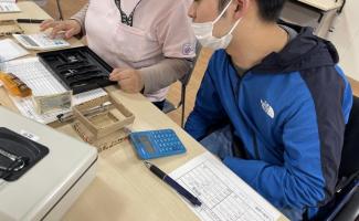 今日の売り上げはどれくらいかな…